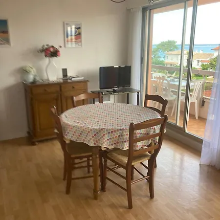 Center Apartment, Bay View, Free Parking Apartment *